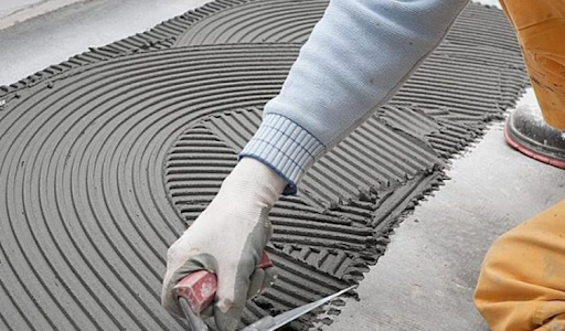 rai keo dan gach hoac vua xuong be mat san